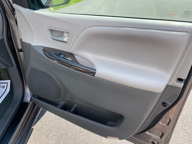 2017 Toyota Sienna XLE Premium 8-Passenger | Ephrata, PA | Pine Tree Motors 2017 Toyota Sienna XLE Premium 8-Passenger | Ephrata, PA | Pine Tree Motors