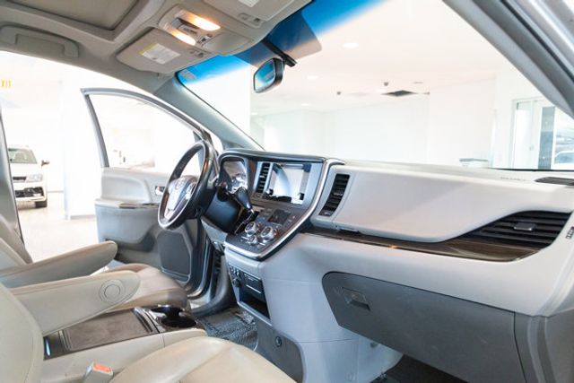 2017 Toyota Sienna XLE