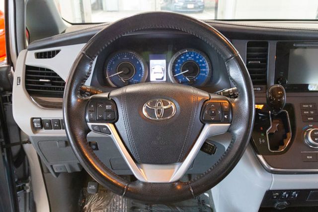 2017 Toyota Sienna XLE