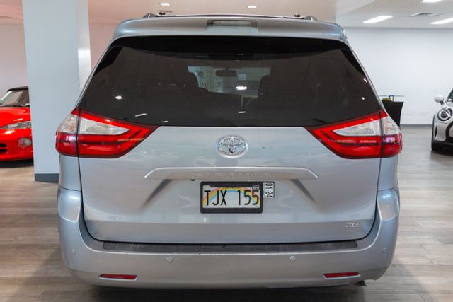 2017 Toyota Sienna XLE