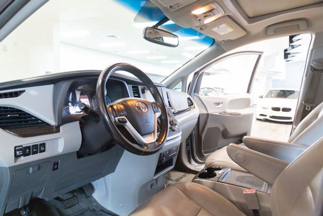 2017 Toyota Sienna XLE