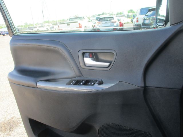 2017 Toyota Sienna SE 8-Passenger