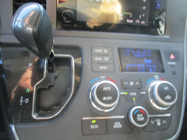 2017 Toyota Sienna SE 8-Passenger