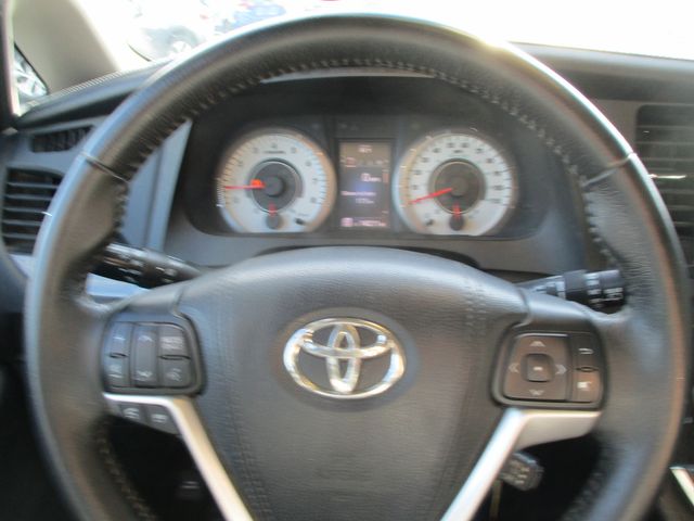 2017 Toyota Sienna SE 8-Passenger