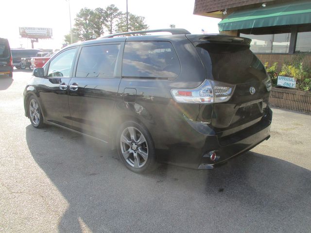 2017 Toyota Sienna SE 8-Passenger