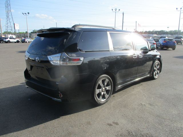 2017 Toyota Sienna SE 8-Passenger