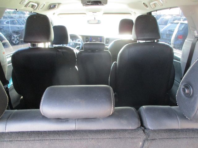 2017 Toyota Sienna SE 8-Passenger