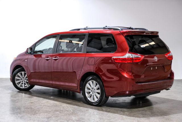 2017 Toyota Sienna XLE Premium 7-Passenger