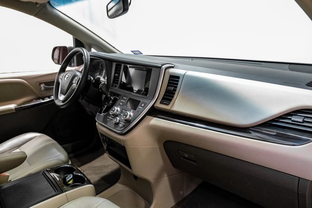 2017 Toyota Sienna XLE Premium 7-Passenger