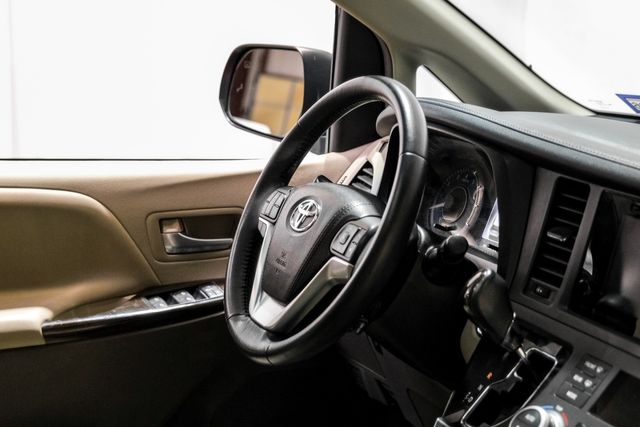2017 Toyota Sienna XLE Premium 7-Passenger