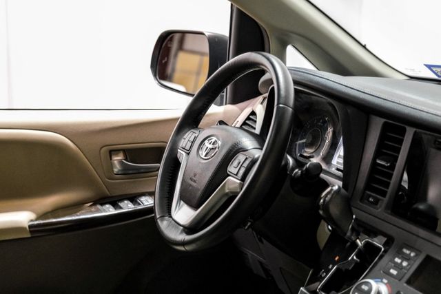 2017 Toyota Sienna XLE Premium 7-Passenger