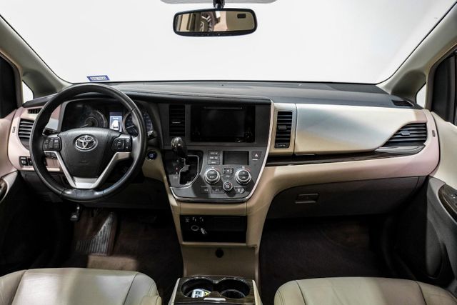 2017 Toyota Sienna XLE Premium 7-Passenger