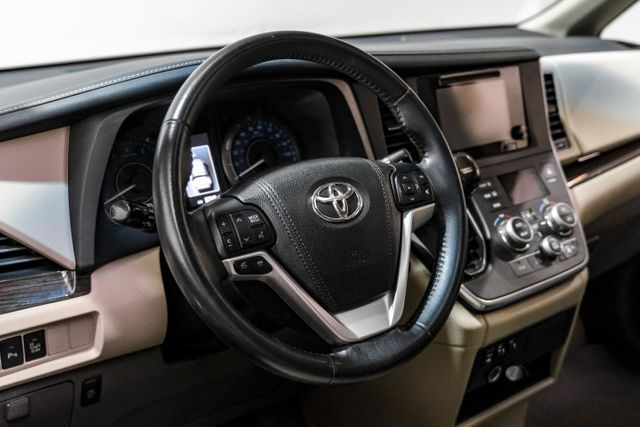 2017 Toyota Sienna XLE Premium 7-Passenger