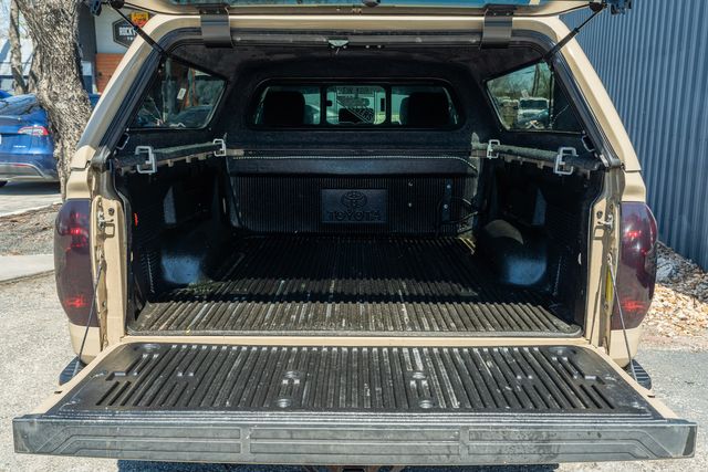 2017 Toyota Tundra SR5 4X4 / TRD OFF ROAD PKG / 5.7 V8 / CLEAN CARFAX | Dallas, TX | Rocky Mountain Truck Stop Dallas 2017 Toyota Tundra SR5 4X4 / TRD OFF ROAD PKG / 5.7 V8 / CLEAN CARFAX | Dallas, TX | Rocky Mountain Truck Stop Dallas