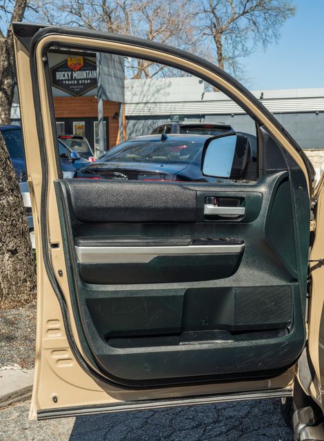 2017 Toyota Tundra SR5 4X4 / TRD OFF ROAD PKG / 5.7 V8 / CLEAN CARFAX | Dallas, TX | Rocky Mountain Truck Stop Dallas 2017 Toyota Tundra SR5 4X4 / TRD OFF ROAD PKG / 5.7 V8 / CLEAN CARFAX | Dallas, TX | Rocky Mountain Truck Stop Dallas