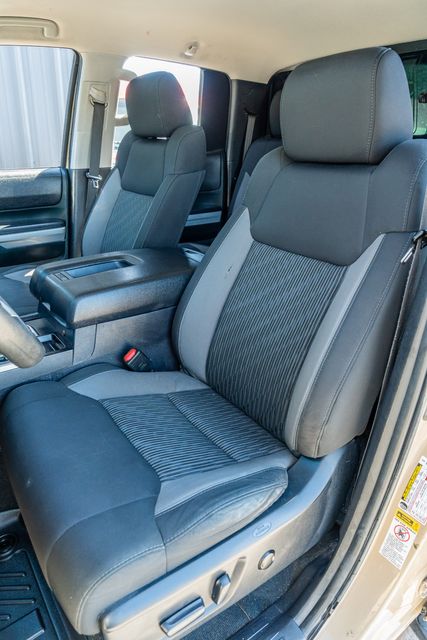 2017 Toyota Tundra SR5 4X4 / TRD OFF ROAD PKG / 5.7 V8 / CLEAN CARFAX | Dallas, TX | Rocky Mountain Truck Stop Dallas 2017 Toyota Tundra SR5 4X4 / TRD OFF ROAD PKG / 5.7 V8 / CLEAN CARFAX | Dallas, TX | Rocky Mountain Truck Stop Dallas