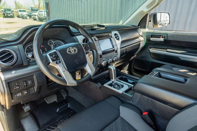 2017 Toyota Tundra SR5 4X4 / TRD OFF ROAD PKG / 5.7 V8 / CLEAN CARFAX | Austin, TX | Rocky Mountain Truck Stop Austin 2017 Toyota Tundra SR5 4X4 / TRD OFF ROAD PKG / 5.7 V8 / CLEAN CARFAX | Austin, TX | Rocky Mountain Truck Stop Austin