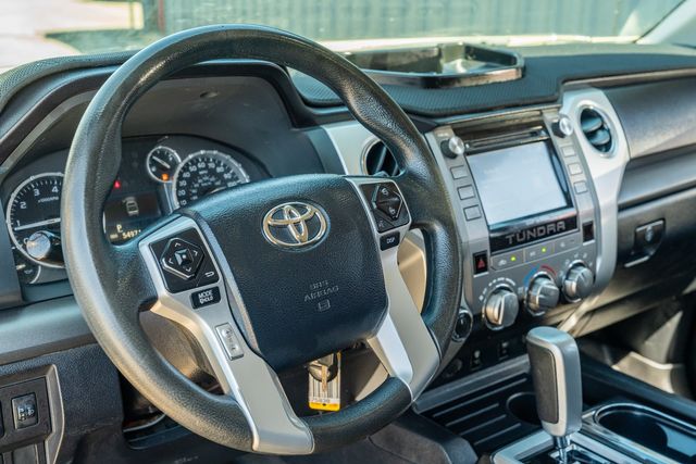 2017 Toyota Tundra SR5 4X4 / TRD OFF ROAD PKG / 5.7 V8 / CLEAN CARFAX | Dallas, TX | Rocky Mountain Truck Stop Dallas 2017 Toyota Tundra SR5 4X4 / TRD OFF ROAD PKG / 5.7 V8 / CLEAN CARFAX | Dallas, TX | Rocky Mountain Truck Stop Dallas