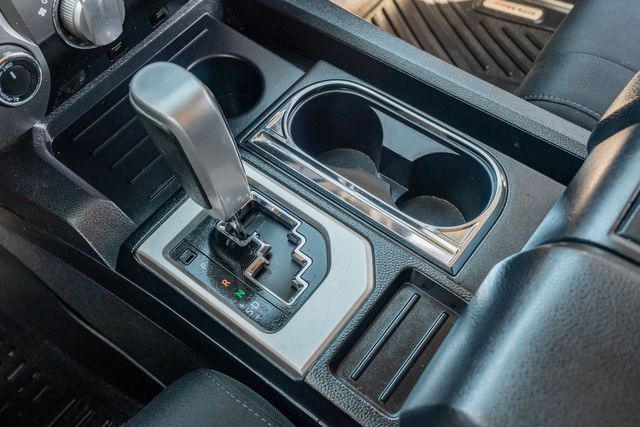 2017 Toyota Tundra SR5 4X4 / TRD OFF ROAD PKG / 5.7 V8 / CLEAN CARFAX | Dallas, TX | Rocky Mountain Truck Stop Dallas