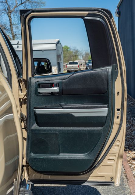 2017 Toyota Tundra SR5 4X4 / TRD OFF ROAD PKG / 5.7 V8 / CLEAN CARFAX | Austin, TX | Rocky Mountain Truck Stop Austin 2017 Toyota Tundra SR5 4X4 / TRD OFF ROAD PKG / 5.7 V8 / CLEAN CARFAX | Austin, TX | Rocky Mountain Truck Stop Austin