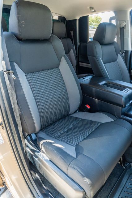 2017 Toyota Tundra SR5 4X4 / TRD OFF ROAD PKG / 5.7 V8 / CLEAN CARFAX | Dallas, TX | Rocky Mountain Truck Stop Dallas 2017 Toyota Tundra SR5 4X4 / TRD OFF ROAD PKG / 5.7 V8 / CLEAN CARFAX | Dallas, TX | Rocky Mountain Truck Stop Dallas