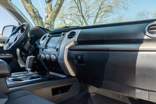 2017 Toyota Tundra SR5 4X4 / TRD OFF ROAD PKG / 5.7 V8 / CLEAN CARFAX | Dallas, TX | Rocky Mountain Truck Stop Dallas 2017 Toyota Tundra SR5 4X4 / TRD OFF ROAD PKG / 5.7 V8 / CLEAN CARFAX | Dallas, TX | Rocky Mountain Truck Stop Dallas