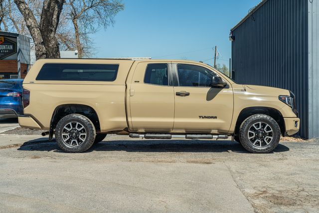 2017 Toyota Tundra SR5 4X4 / TRD OFF ROAD PKG / 5.7 V8 / CLEAN CARFAX | Dallas, TX | Rocky Mountain Truck Stop Dallas 2017 Toyota Tundra SR5 4X4 / TRD OFF ROAD PKG / 5.7 V8 / CLEAN CARFAX | Dallas, TX | Rocky Mountain Truck Stop Dallas