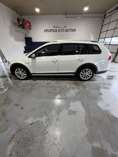 2017 Volkswagen Golf Alltrack S AWD photo