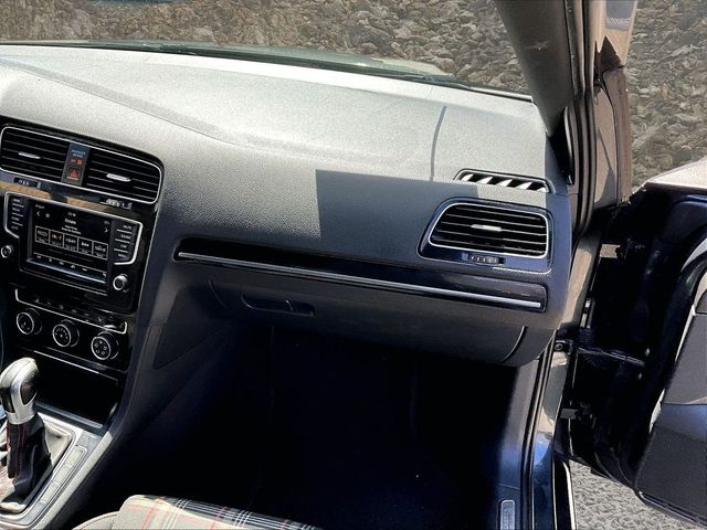 2017 Volkswagen Golf GTI Sport