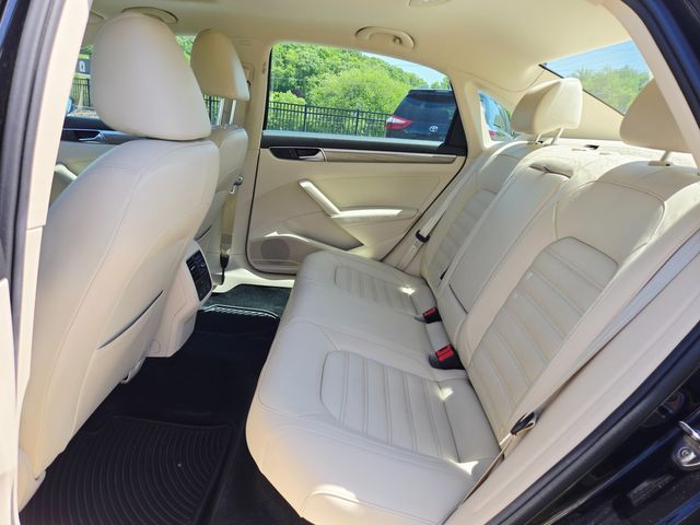 2017 Volkswagen Passat 1.8T SEL Premium | Ellisville, MO | AutoPort 2017 Volkswagen Passat 1.8T SEL Premium | Ellisville, MO | AutoPort