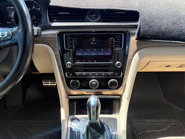 2017 Volkswagen Passat 1.8T SEL Premium