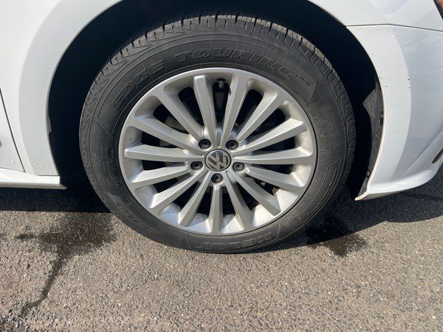 2017 Volkswagen Passat 1.8T SE