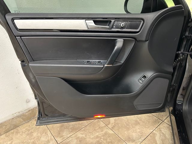 2017 Volkswagen Touareg V6 Wolfsburg