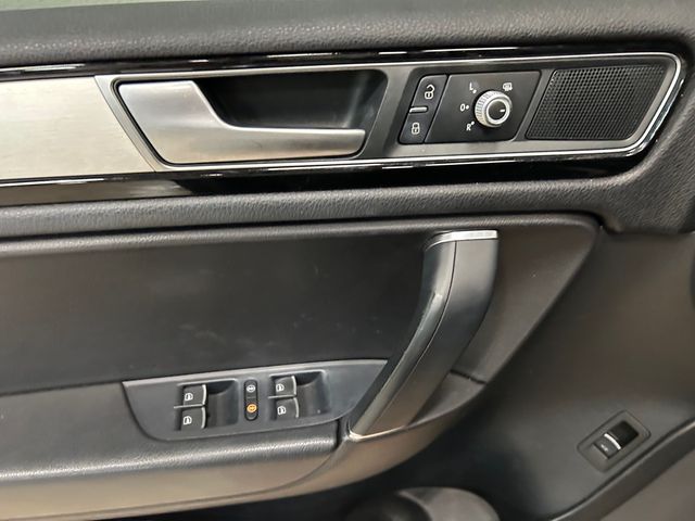 2017 Volkswagen Touareg V6 Wolfsburg
