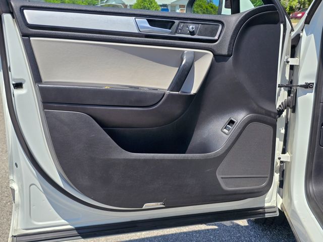 2017 Volkswagen Touareg V6 Wolfsburg 2017 Volkswagen Touareg V6 Wolfsburg