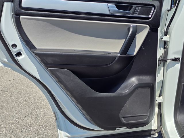 2017 Volkswagen Touareg V6 Wolfsburg