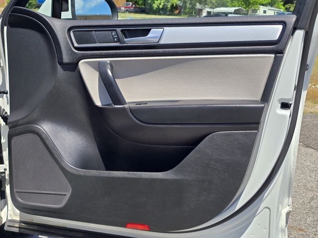 2017 Volkswagen Touareg V6 Wolfsburg