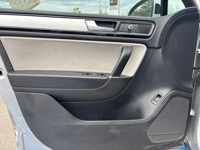 2017 Volkswagen Touareg V6 Wolfsburg | San Antonio, TX | Clear Choice Automotive South 2017 Volkswagen Touareg V6 Wolfsburg | San Antonio, TX | Clear Choice Automotive South