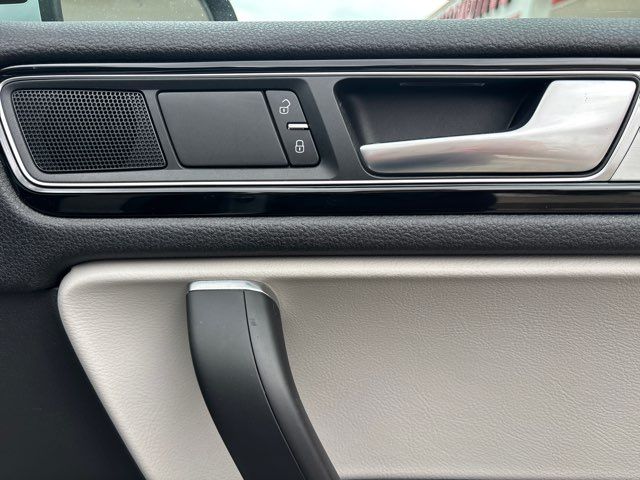 2017 Volkswagen Touareg V6 Wolfsburg | San Antonio, TX | Clear Choice Automotive South