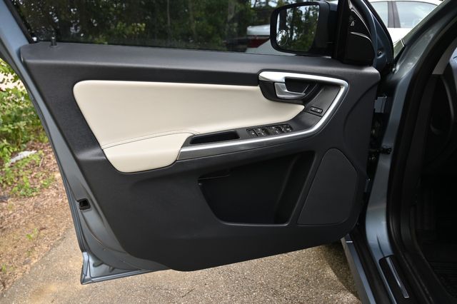 2017 Volvo XC60 T5 Dynamic