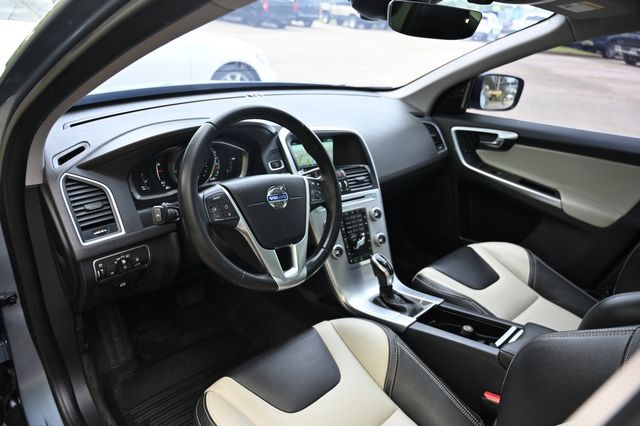 2017 Volvo XC60 T5 Dynamic