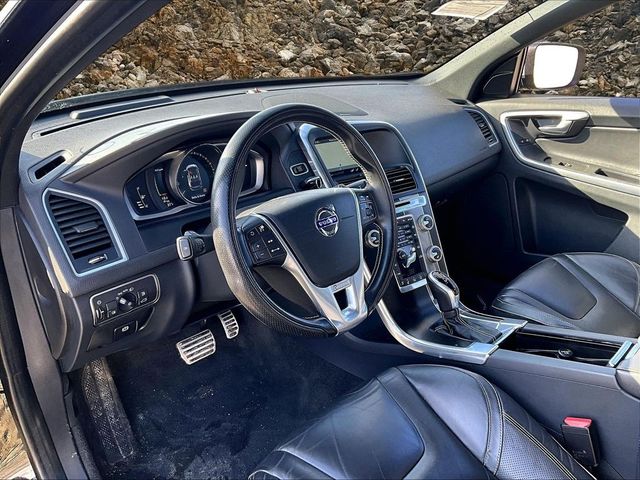 2017 Volvo XC60 T6 R-Design