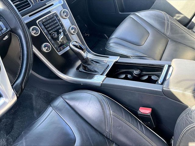 2017 Volvo XC60 T6 R-Design