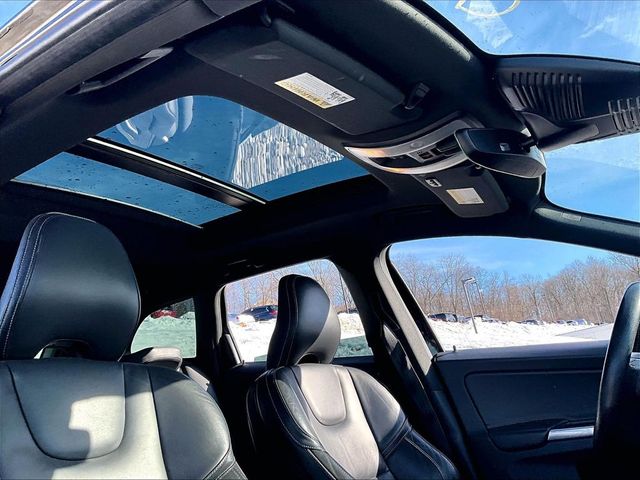 2017 Volvo XC60 T6 R-Design