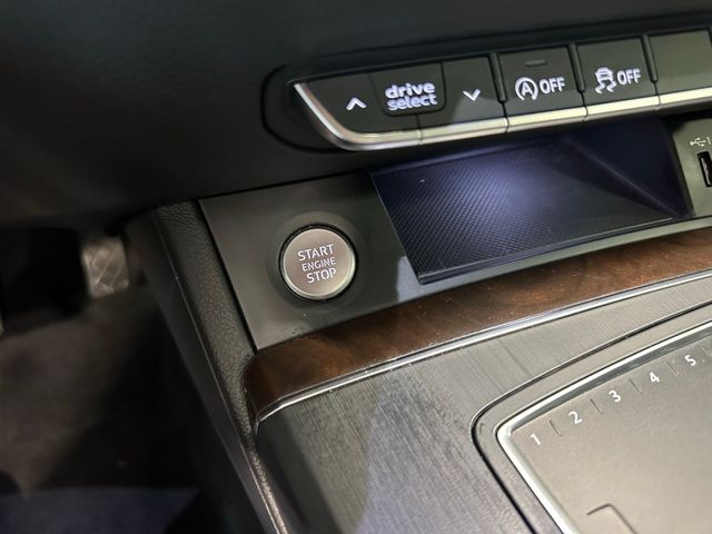 2018 Audi Q5 2.0T quattro | Irving, Texas | Hopper Motorplex