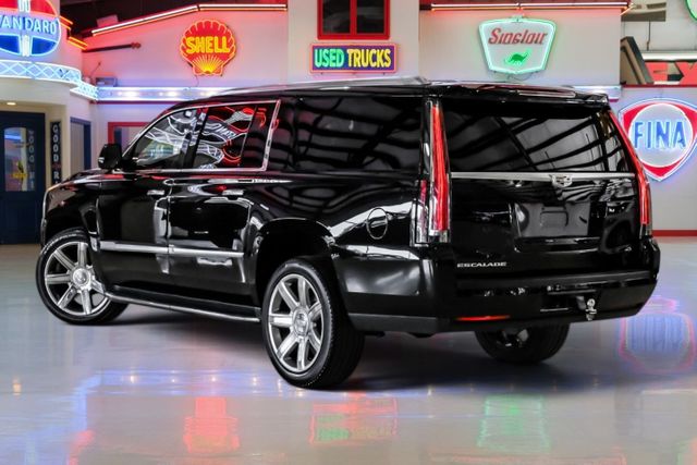 2018 Cadillac Escalade ESV Premium Luxury | Addison, TX | Mr Car Guys