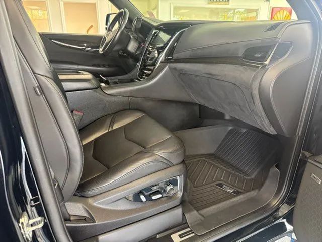 2018 Cadillac Escalade Platinum | Rome, GA | Knight's Car Store 2018 Cadillac Escalade Platinum | Rome, GA | Knight's Car Store