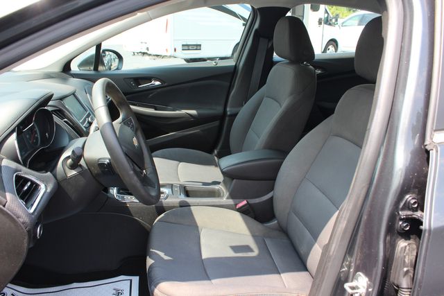 2018 Chevrolet Cruze LT Auto | Granite City, Illinois | MasterCars Company Inc. 2018 Chevrolet Cruze LT Auto | Granite City, Illinois | MasterCars Company Inc.