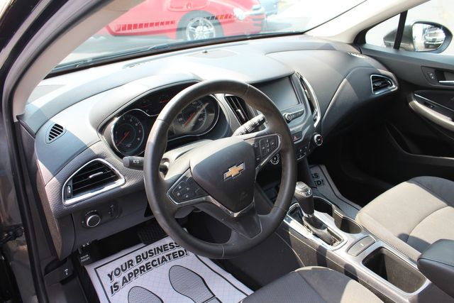 2018 Chevrolet Cruze LT Auto | Granite City, Illinois | MasterCars Company Inc. 2018 Chevrolet Cruze LT Auto | Granite City, Illinois | MasterCars Company Inc.