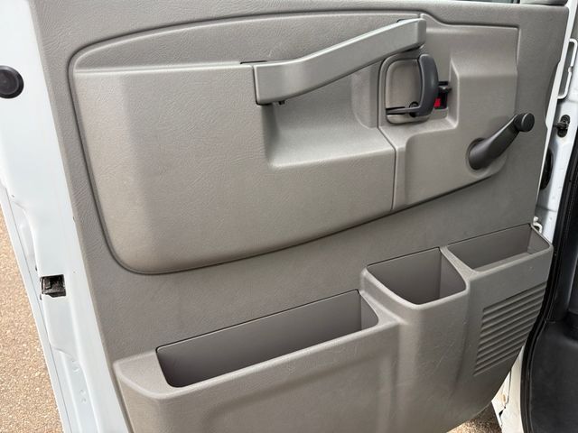 2018 Chevrolet EXPRESS G3500 14FT Box LIFTGATE V8 | Canton, Ohio | Ohio Auto Warehouse LLC 2018 Chevrolet EXPRESS G3500 14FT Box LIFTGATE V8 | Canton, Ohio | Ohio Auto Warehouse LLC